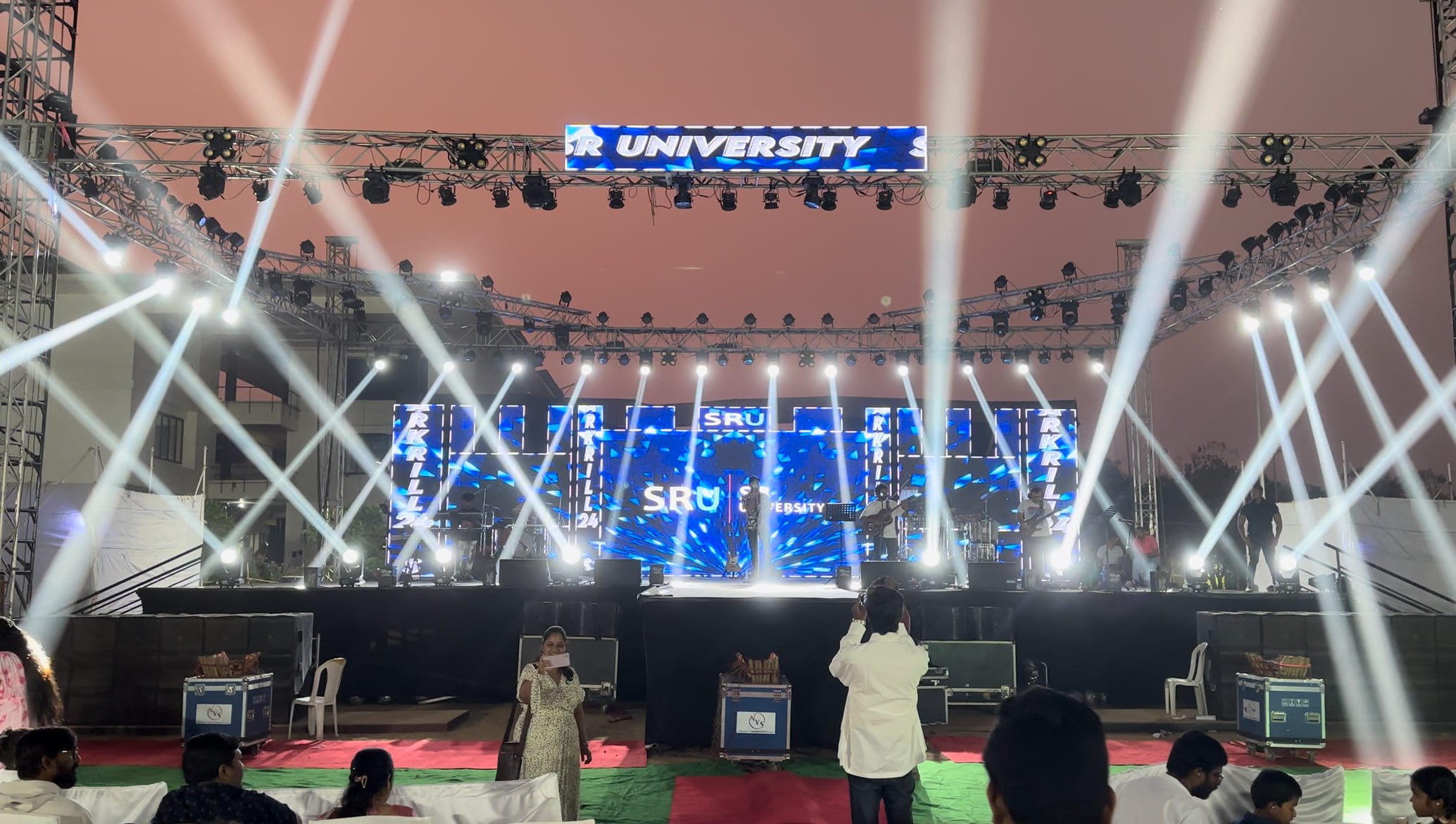 College fest organisers price